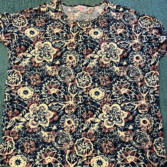 Lularoe floral Irma Medium - Picture 1 of 3